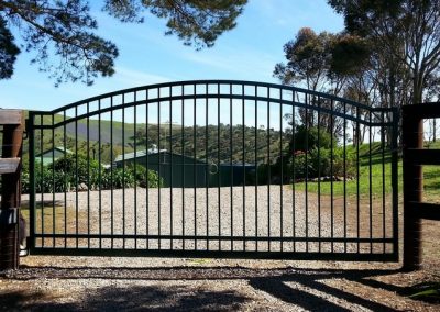Henley Design 4 Rail Double Arching; Single Gate; Heritage Green; Chandlers Hill