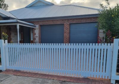 Sliding Gate in Stepney Design 65x16 Battens